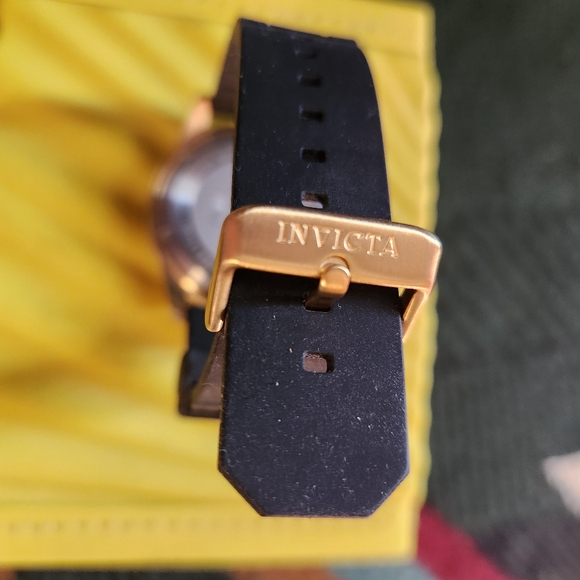 Invicta Unisex Watch - Picture 9 of 11